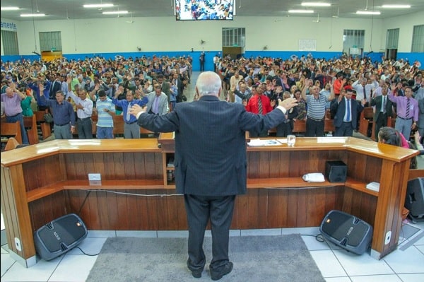 Morre em Goiânia pastor acusado de abuso sexual contra fiéis