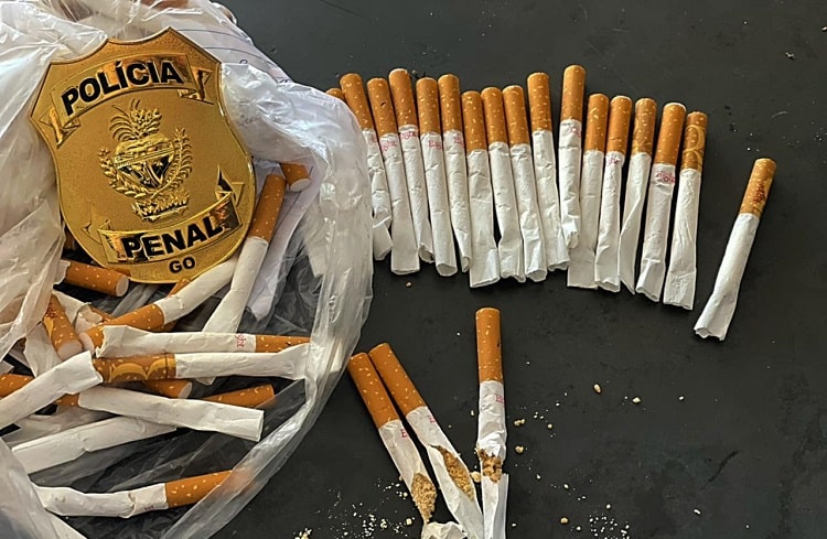 Mulher é presa ao tentar repassar drogas para custodiados no presídio