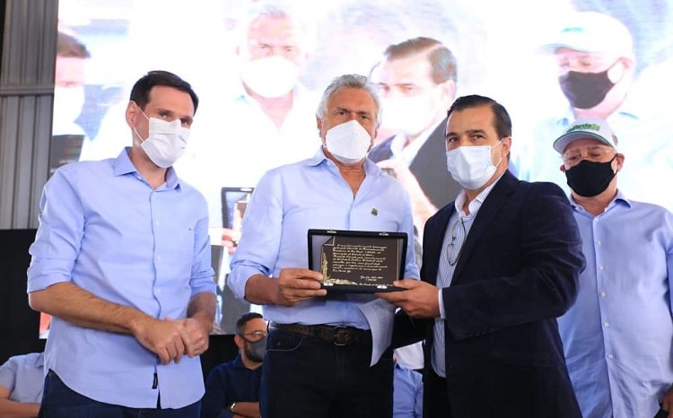 Caiado reforça compromisso com municípios em encontro organizado por Lissauer