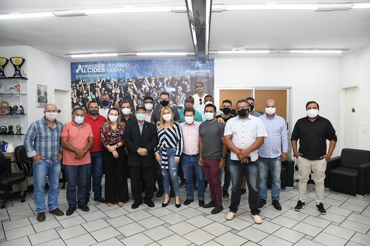 21 vereadores de Aparecida declaram apoio à reeleição de Professor Alcides