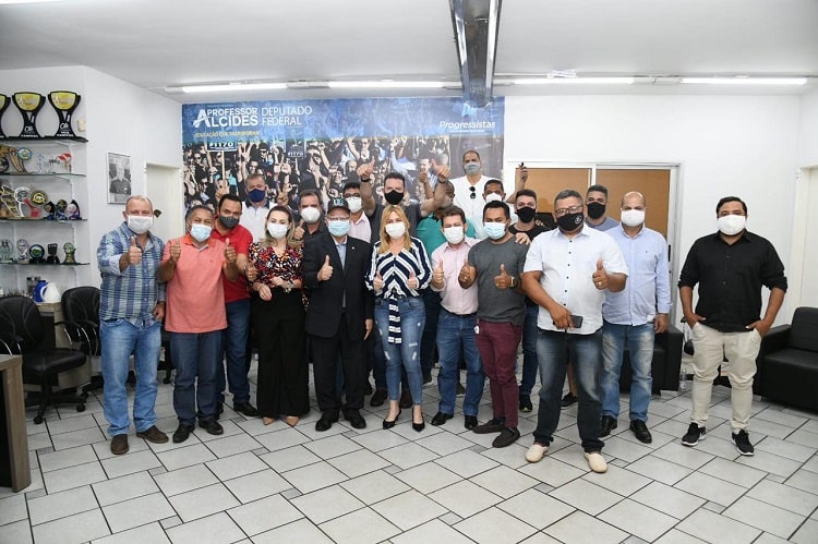 9 nomes querem a bênção de Professor Alcides para disputar a Assembleia