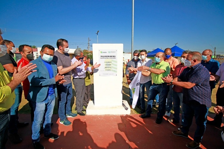 Gustavo Mendanha inaugura praça no Setor Independência Mansões