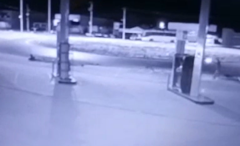 VÍDEO: Homem a caminho do trabalho é assaltado e morto a tiros