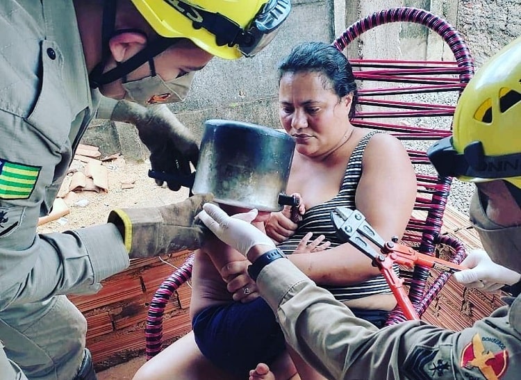 menino - panela de pressao-min