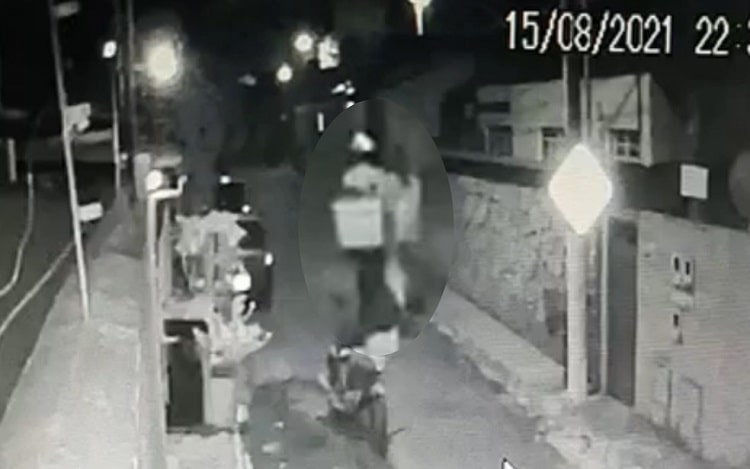 Entregador tenta estuprar adolescente no meio da rua