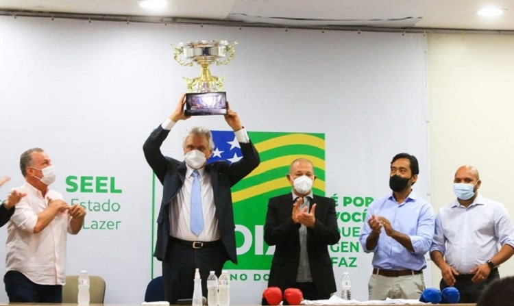 Caiado participa da abertura do projeto Construindo Campeões