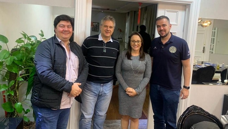 José Nelto perde comando do Podemos para Gustavo Mendanha