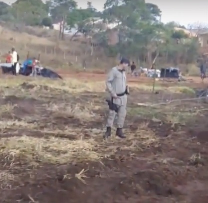 Famílias são despejadas de ocupação em Aparecida de Goiânia