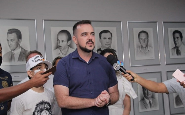 “Hoje formalizo a desfiliação, mas o MDB não se desfilia da minha história”, diz Mendanha