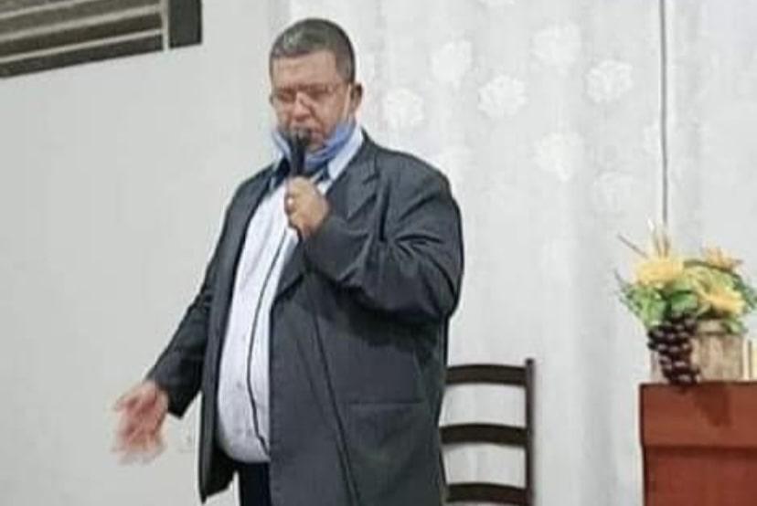 Corpo de pastor não é enterrado sob justificativa de que ele ressuscitará