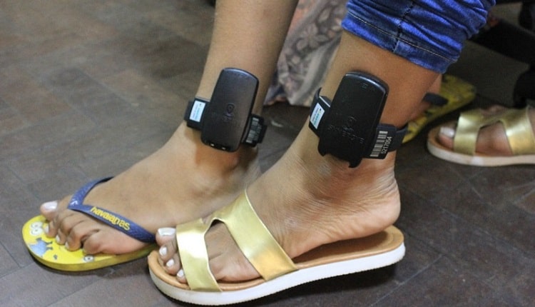 Caiado sanciona lei que prevê cobrança para uso de tornozeleira eletrônica