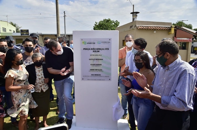 Gustavo Mendanha inaugura nova praça no Setor Garavelo
