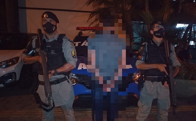 Homem é preso sob suspeita de furto de motocicletas em Aparecida