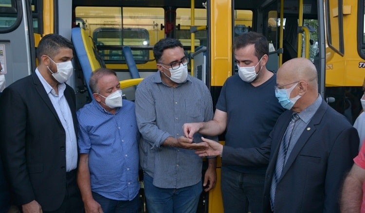 Professor Alcides destina 4 ônibus escolares para Aparecida de Goiânia