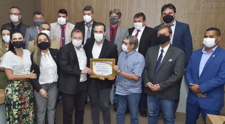 Gustavo Mendanha é homenageado por vereadores de Inhumas