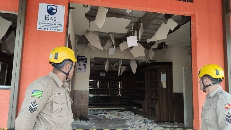 Vazamento de gás de cozinha provoca explosão em padaria