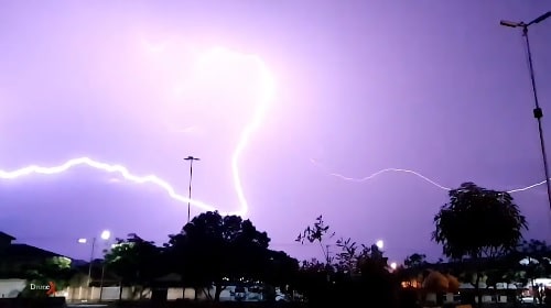 Fotógrafo faz imagens impressionantes de tempestade de raios em Caldas Novas