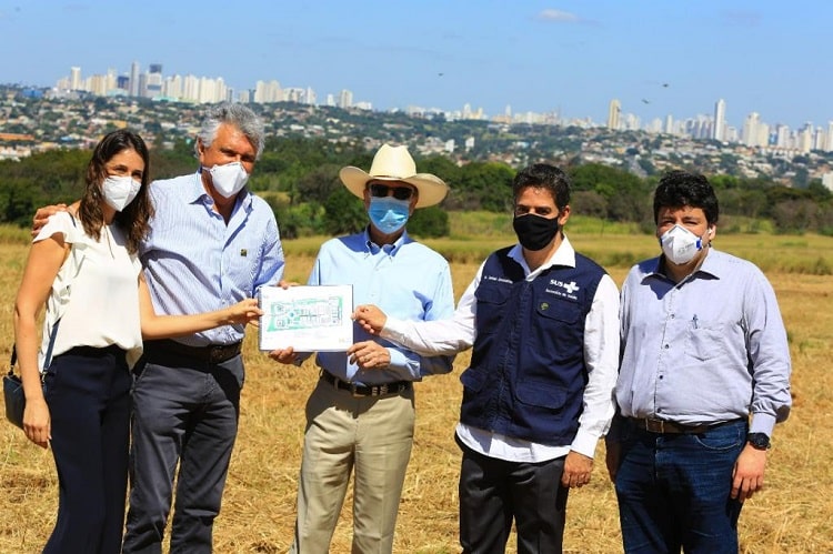 Bolsonaro cede terreno para Caiado construir Hospital de Câncer de Goiás