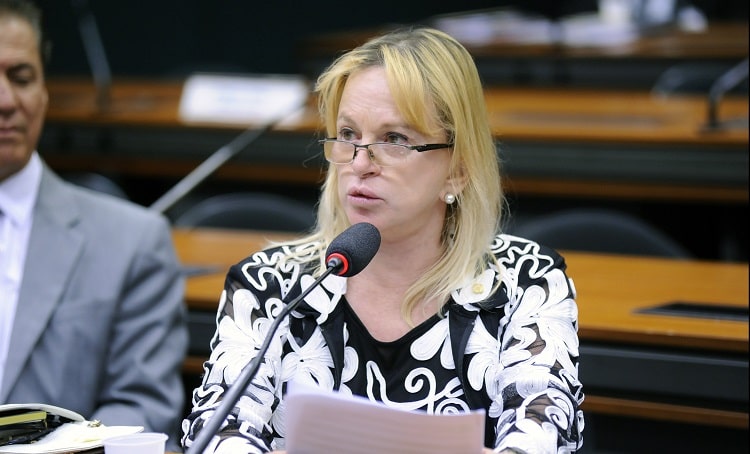 Vitor Hugo precisa mostrar que tem voto, dispara Magda Mofatto