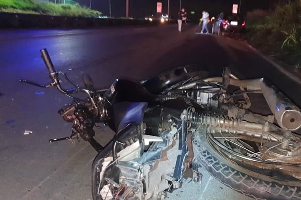Motorista com sinas de embriaguez atropela e mata motociclista