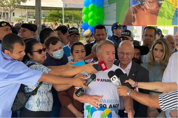 Aparecida comemora 100 anos com bolo, desfile e missa campal
