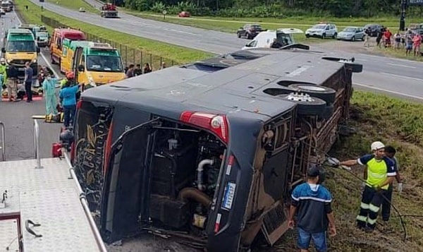 Ônibus da dupla Conrado & Aleksandro foi multado 182 vezes