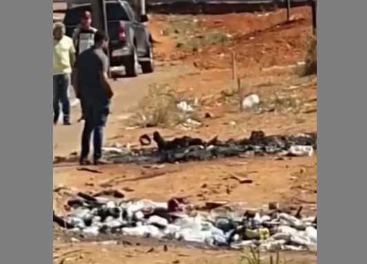 VÍDEO: Corpo carbonizado é encontrado em lote baldio, em Goiânia