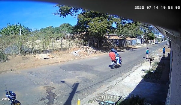 VÍDEO: Homens em moto assaltam mulheres no Parque das Nações, em Aparecida