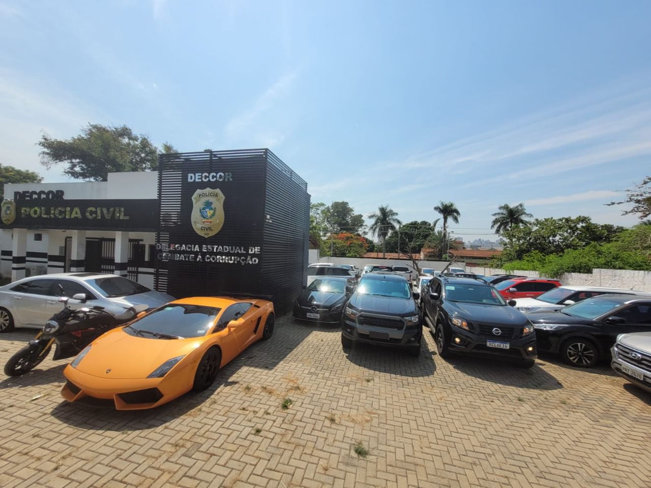 4160FEEB-F355-4CBF-93DC-7D554F1ACAAD