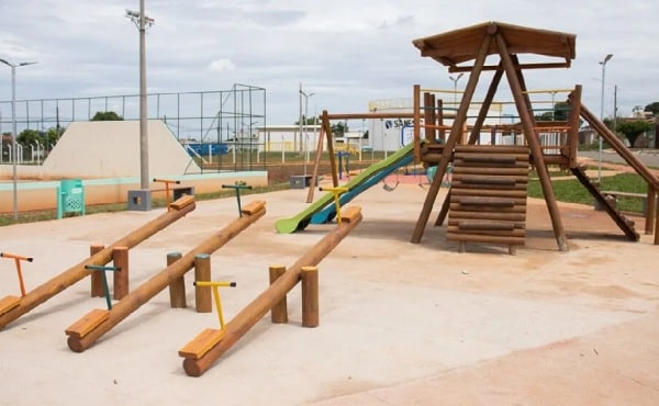 Prefeitura de Senador Canedo inaugura praça no Parque Industrial