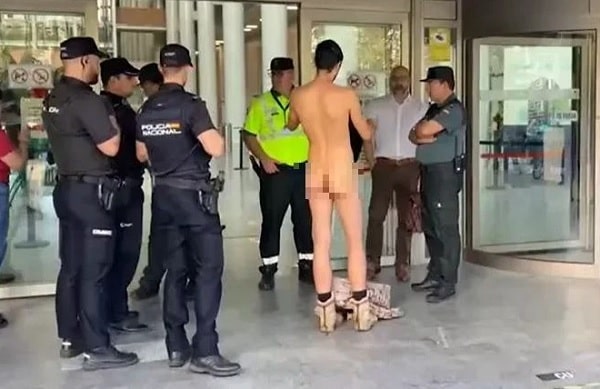 Justiça garante direito de homens andarem pelados em público