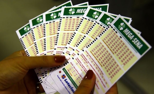Homem ganha na Mega-Sena e morre de infarto