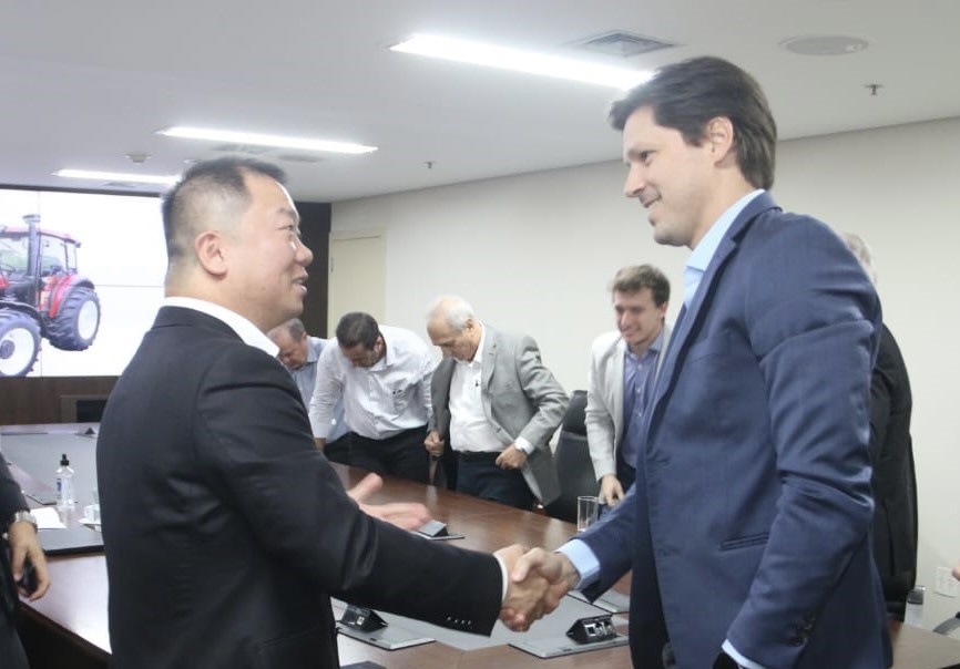 Daniel Vilela inicia diálogo para instalação de montadora em Aparecida