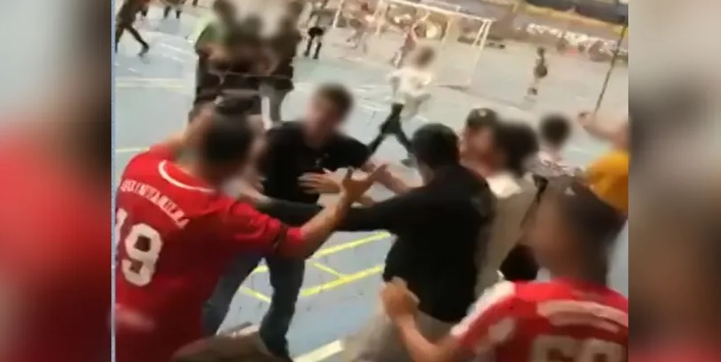 Briga generalizada envolvendo estudantes é registrada em faculdade