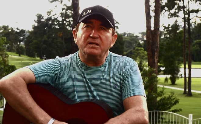 Cantor Amado Batista tem pensão de anistiado político cancelada