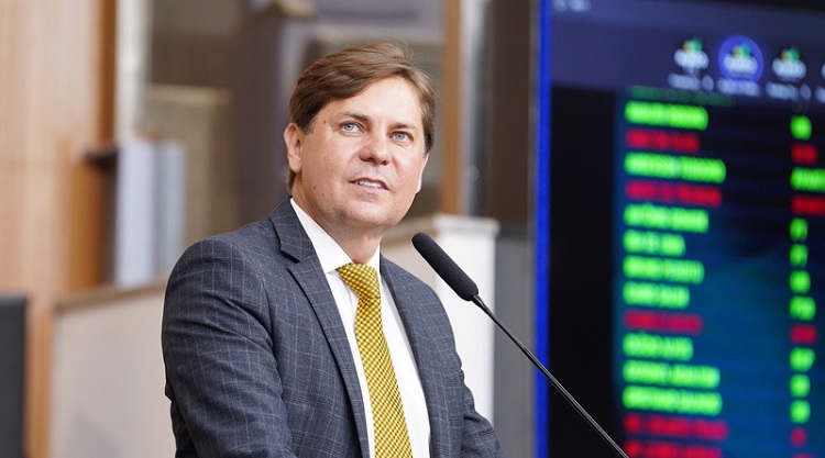 “Exploram nossos minérios e vão embora”, declara Bruno Peixoto sobre mineradoras