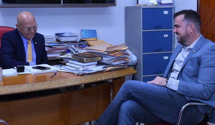 Após encontro com Caiado, Mendanha se reúne com Professor Alcides