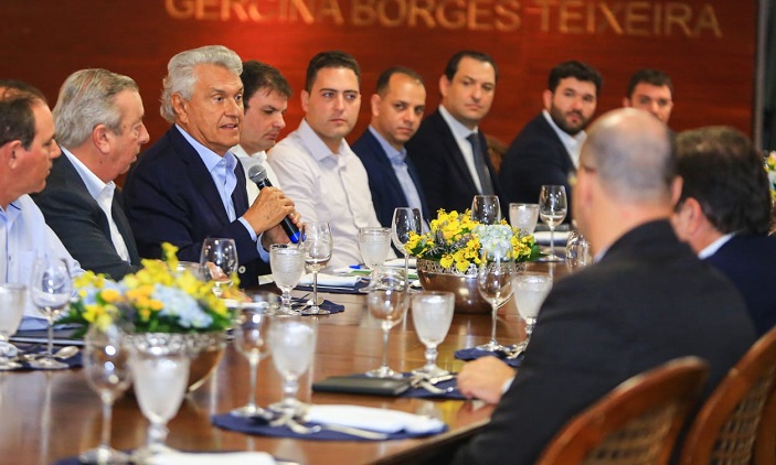 Caiado anuncia três primeiras obras com recursos do Fundeinfra