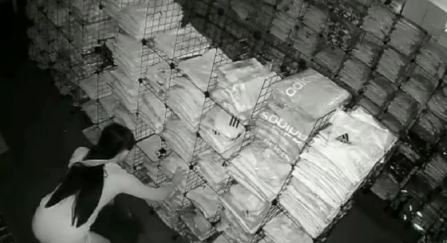 Mulher furta loja do Flamengo, em Aparecida