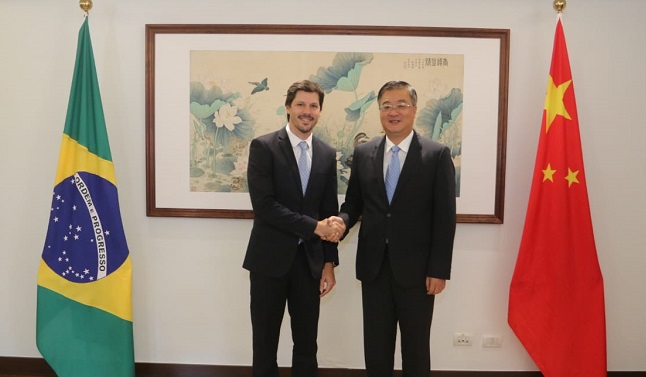 Daniel Vilela viaja à China em busca de parcerias e investimentos