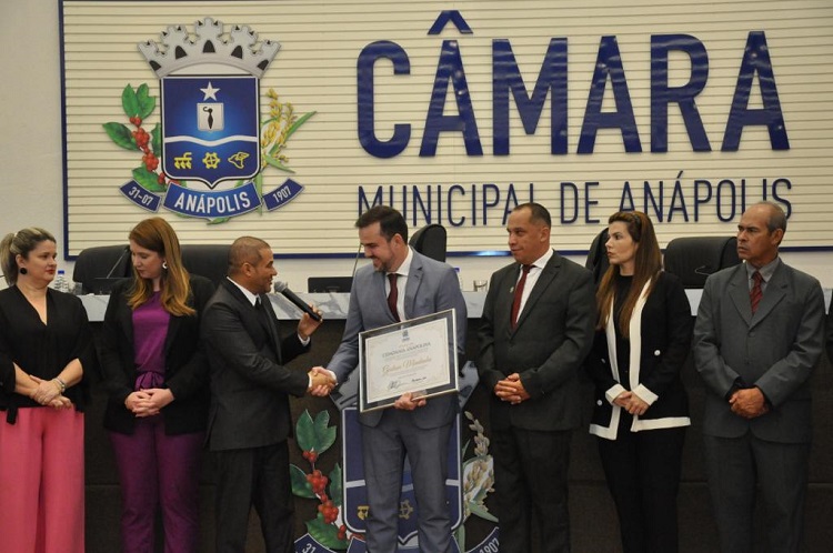 Gustavo Mendanha é homenageado na Câmara de Anápolis