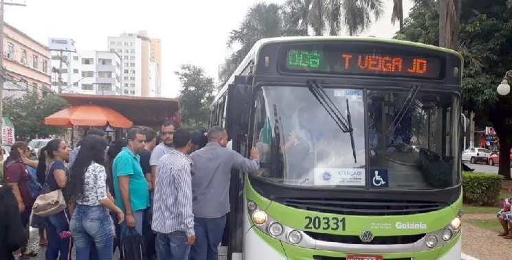 Motoristas do transporte coletivo anunciam greve e cobram melhorias