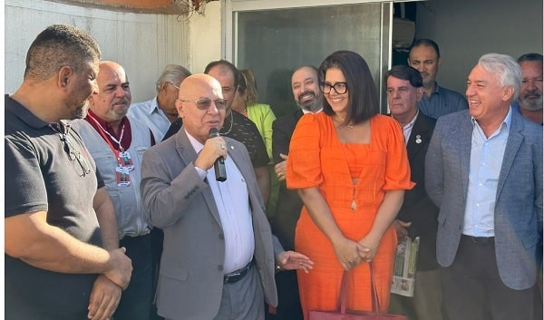 Professor Alcides diz que vai tratar de política só no ano que vem