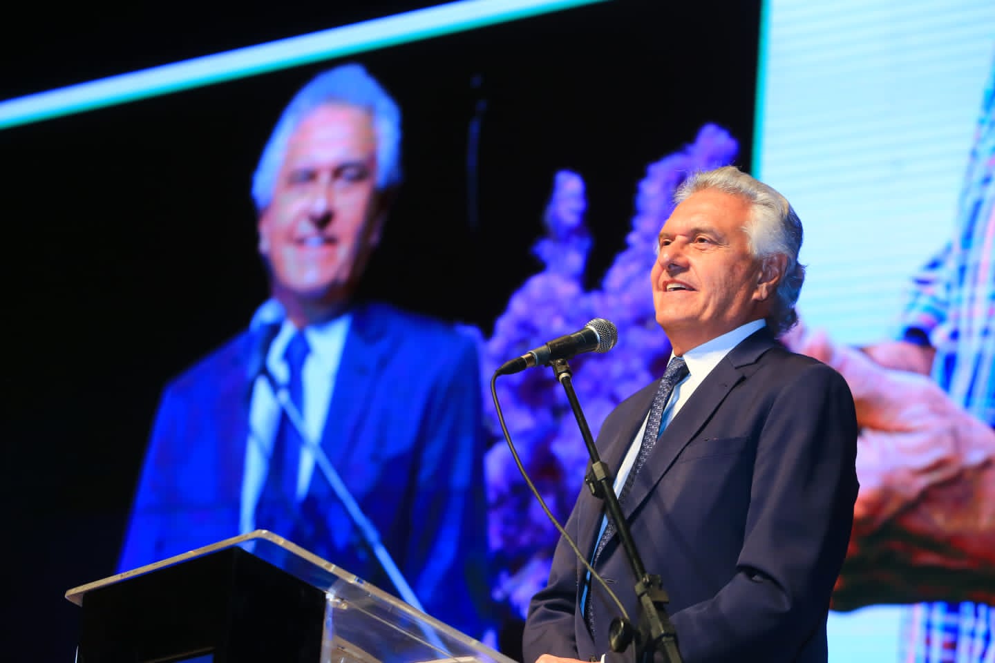 Caiado se posiciona contra declaração separatista de Zema