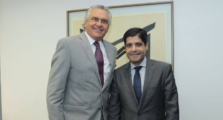 NA HORA: ACM Neto lança o nome de Ronaldo Caiado para presidente