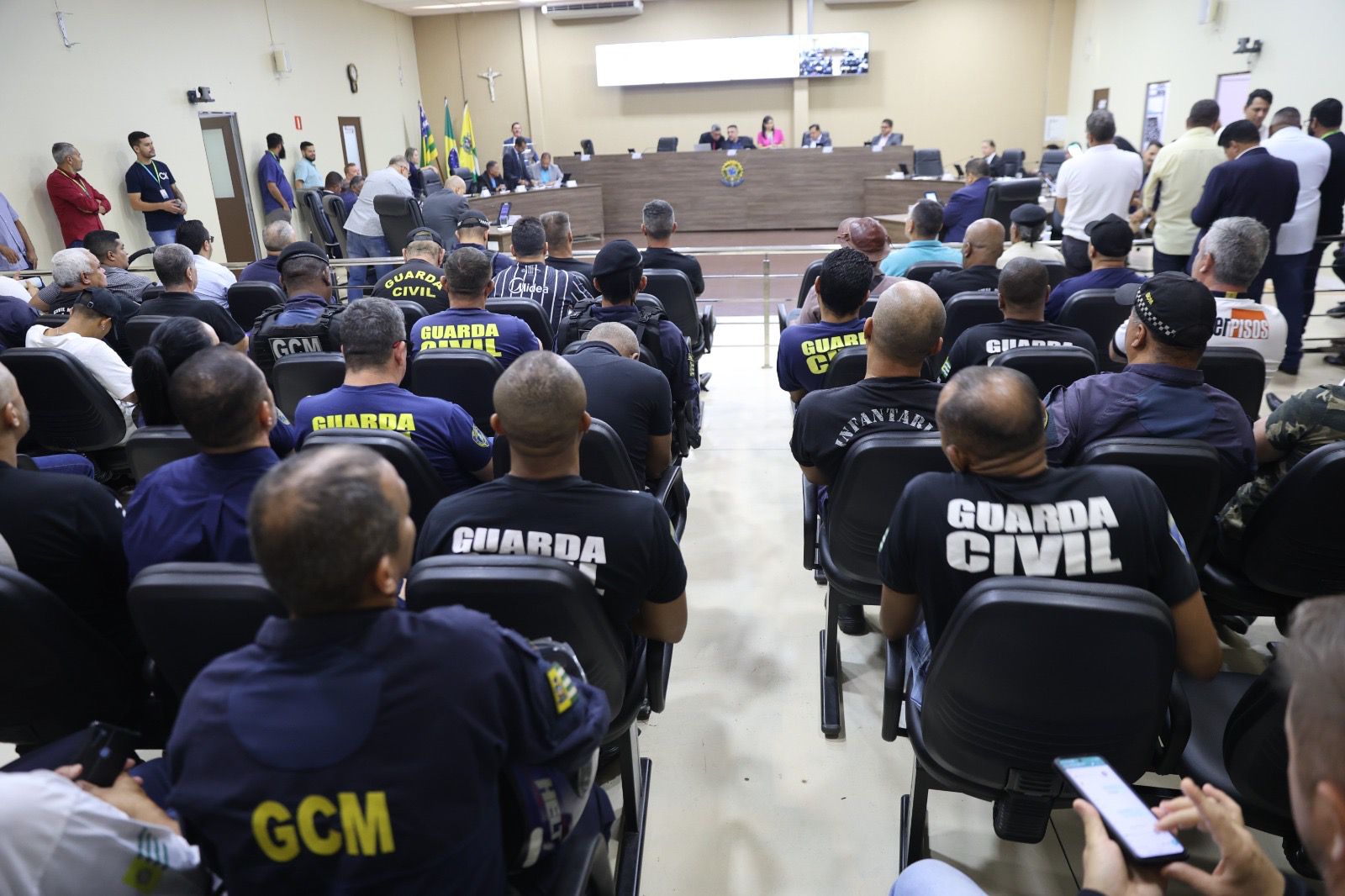 Câmara aprova projeto que regulamenta jornada especial da GCM