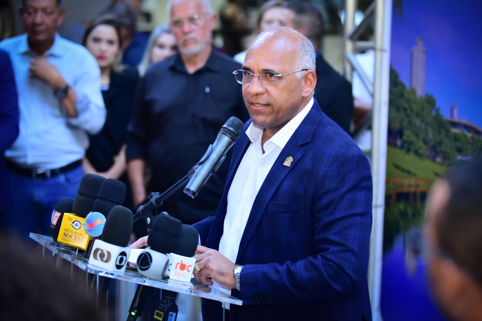 Prefeito Rogério Cruz troca comando de 7 Secretarias