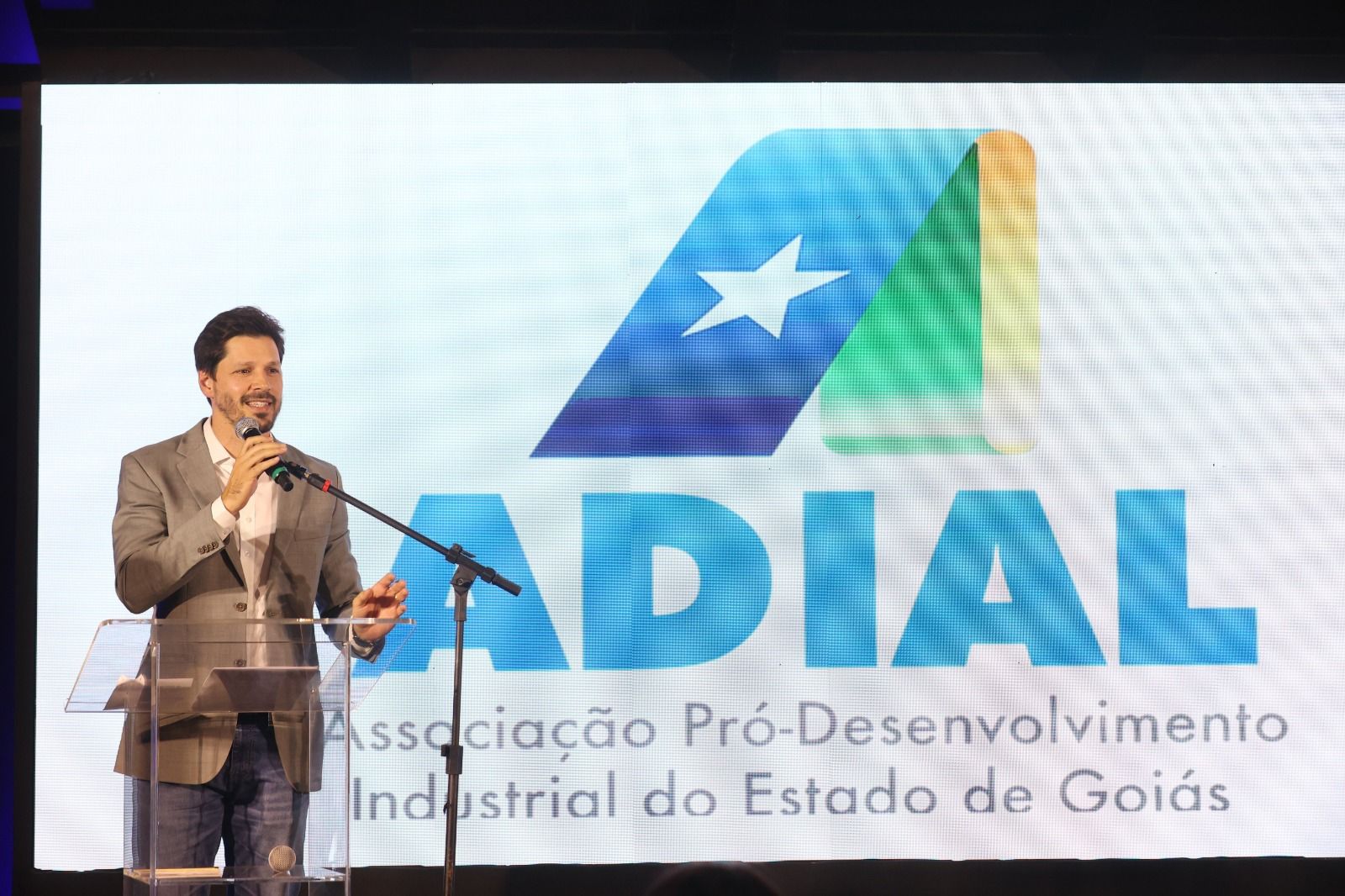 A Reforma Tributária não pode prejudicar estados em desenvolvimento, diz Daniel Vilela