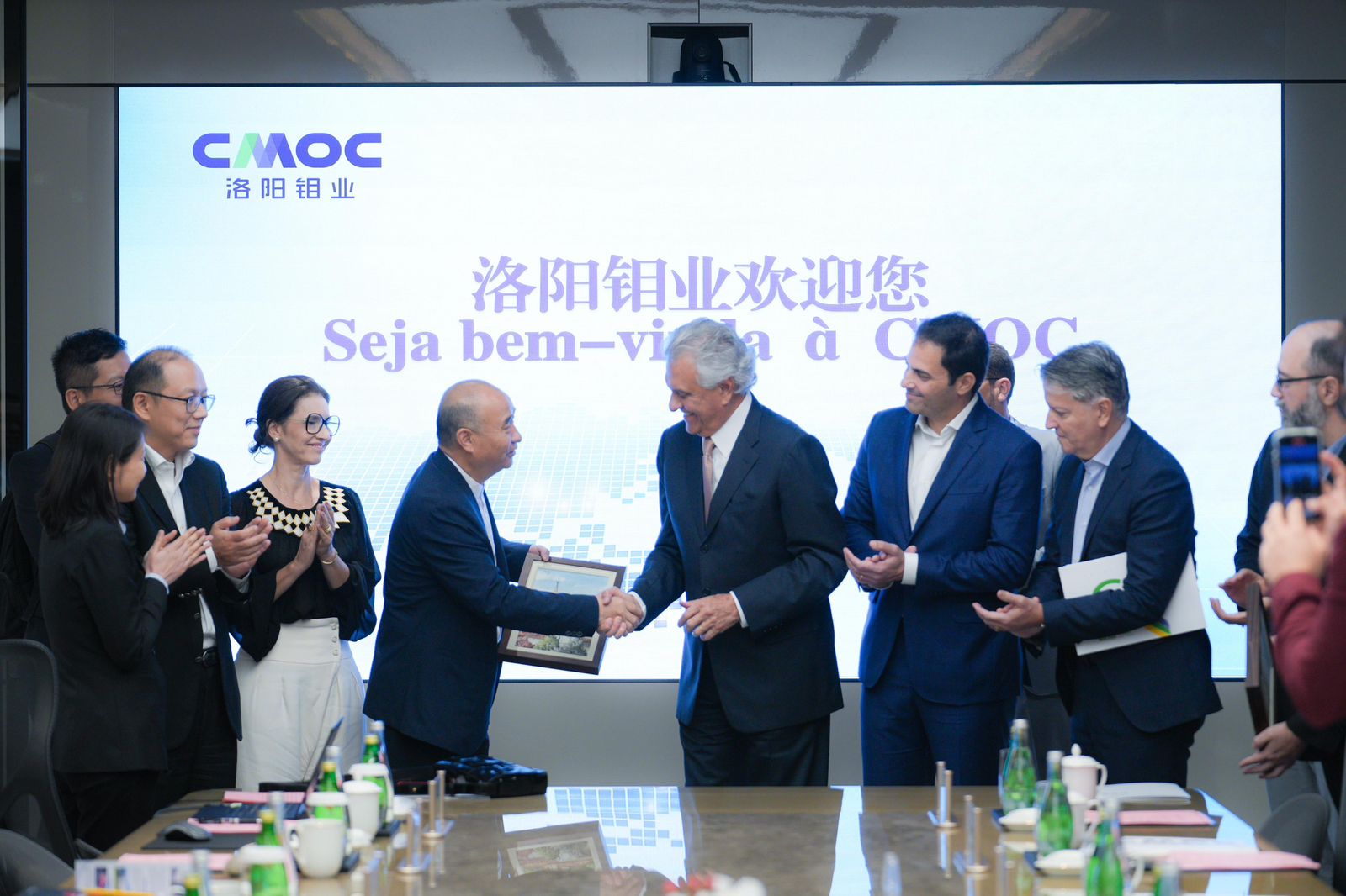 Caiado visita mineradora chinesa com investimentos em Goiás