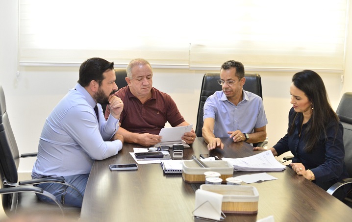 Prefeito Vilmar sanciona lei do piso salarial da enfermagem